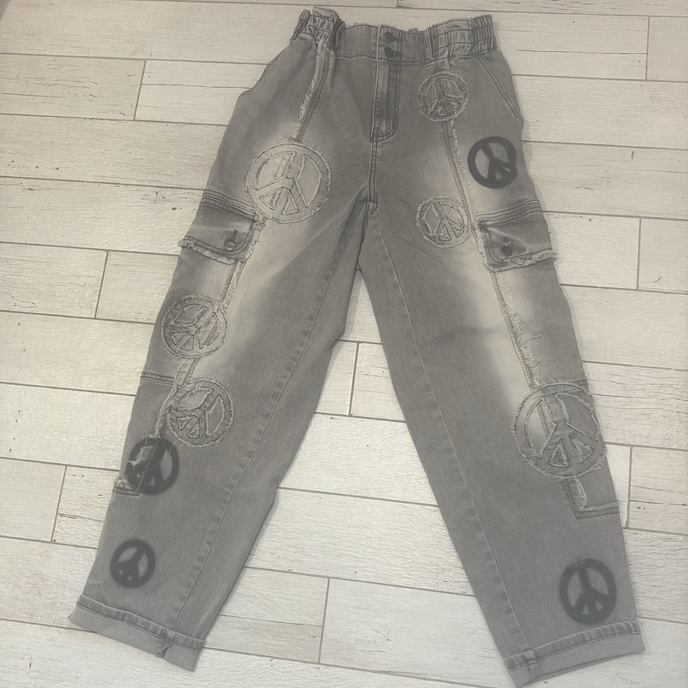 Oli & Hali Gray roomy Jeans with Distinctive Peace Designs